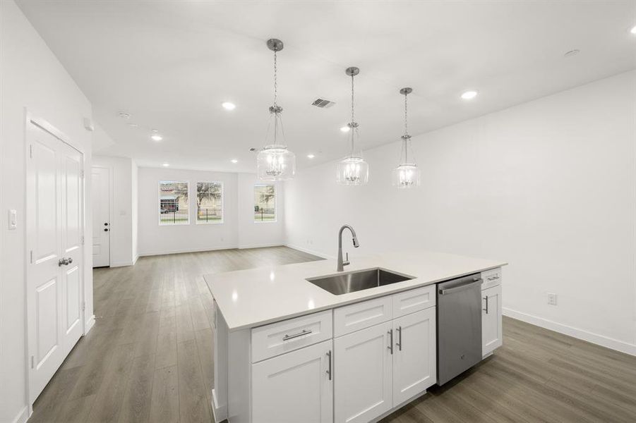 7621 Dakota- Kitchen-7453