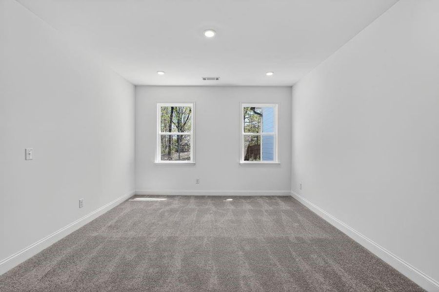 Spacious, unfurnished interior of a new home in Bailey Fence, Dacula (Image 23).