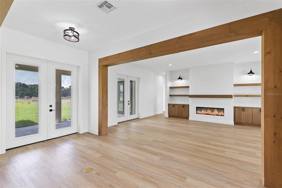 Spacious, unfurnished interior of a new home in , Yeehaw Junction (Image 18).