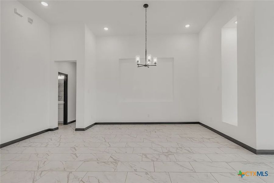 Spacious, unfurnished interior of a new home in Heritage Oaks, Killeen (Image 35).