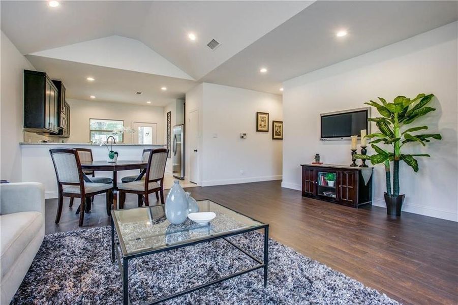 Living Sample Living Sample