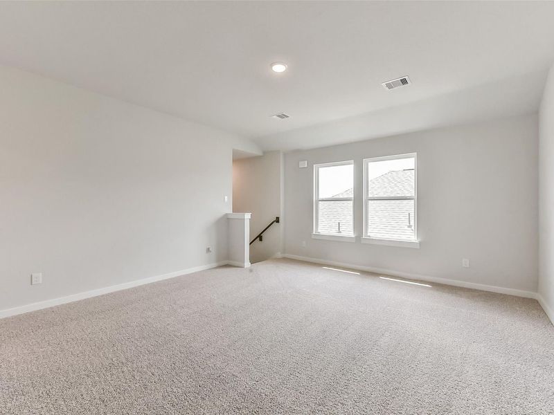 Spacious, unfurnished interior of a new home in River Ranch Meadows, Dayton (Image 27).