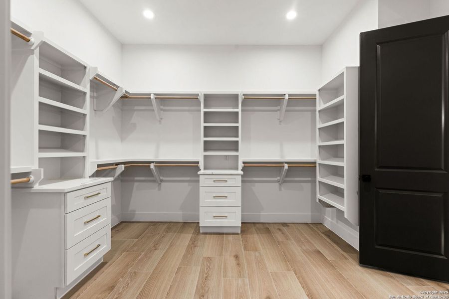 Furnished interior view inside a new home in , Bulverde (Image 38). Furnished interior view inside a new home in , Bulverde (Image 38).