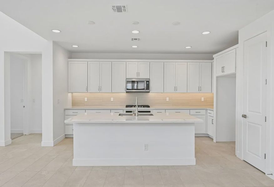 Kitchen - 7 of 13