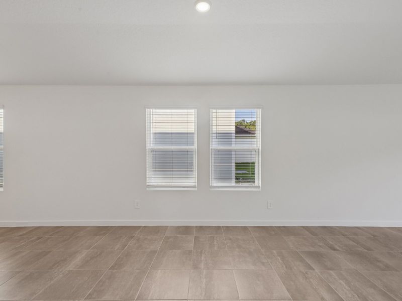 Spacious, unfurnished interior of a new home in Kings Preserve, Jacksonville (Image 7).
