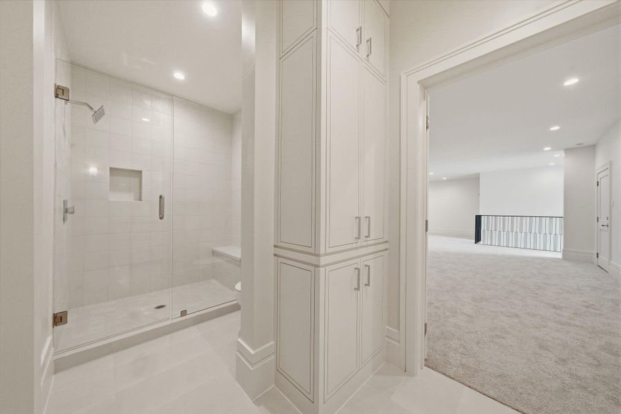 Spacious, unfurnished interior of a new home in , Houston (Image 41).
