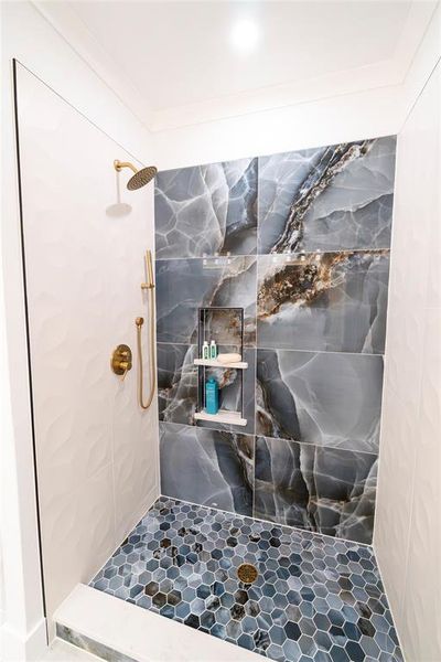 Close-up of interior finishes inside a home in , West Tawakoni (Image 12).