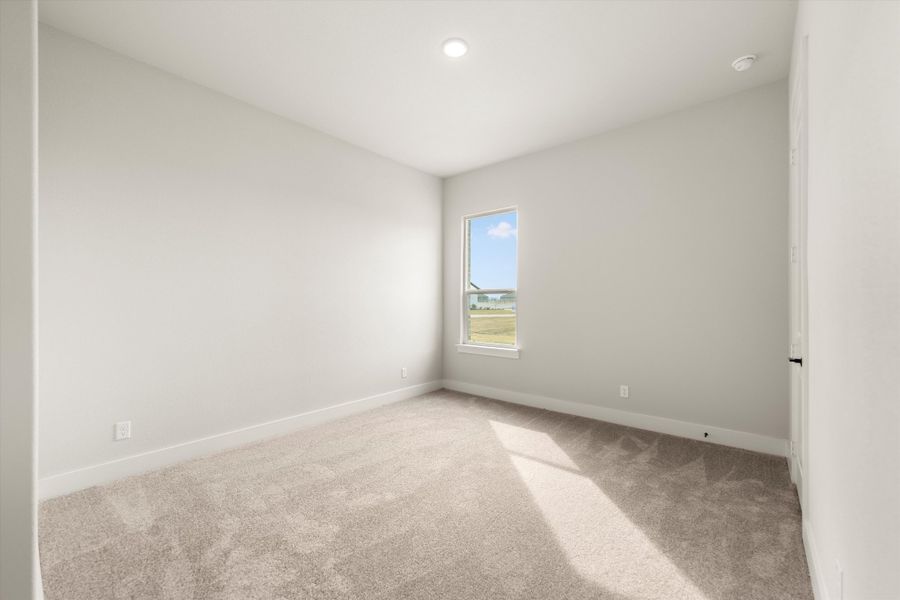 Spacious, unfurnished interior of a new home in Eagle Ridge Estates, Weatherford (Image 32).