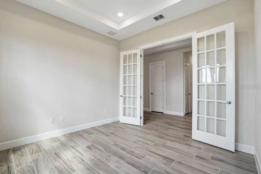 Spacious, unfurnished interior of a new home in Coasterra Community Group Page, Palmetto (Image 28).