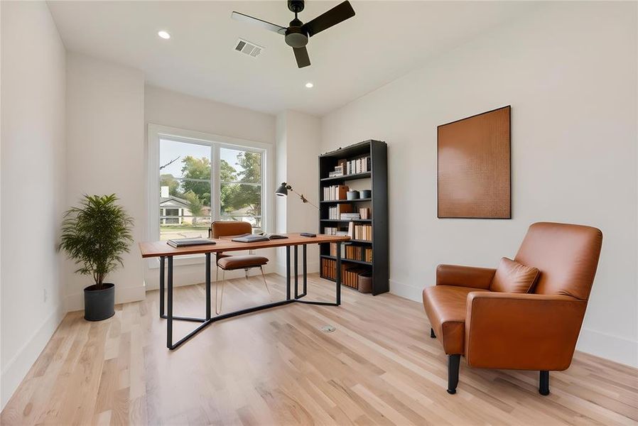 Furnished interior view inside a new home in , Dallas (Image 25). Furnished interior view inside a new home in , Dallas (Image 25).