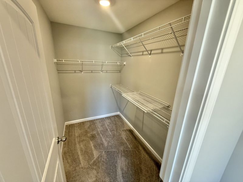 Image 9 of a home in Stonehenge.