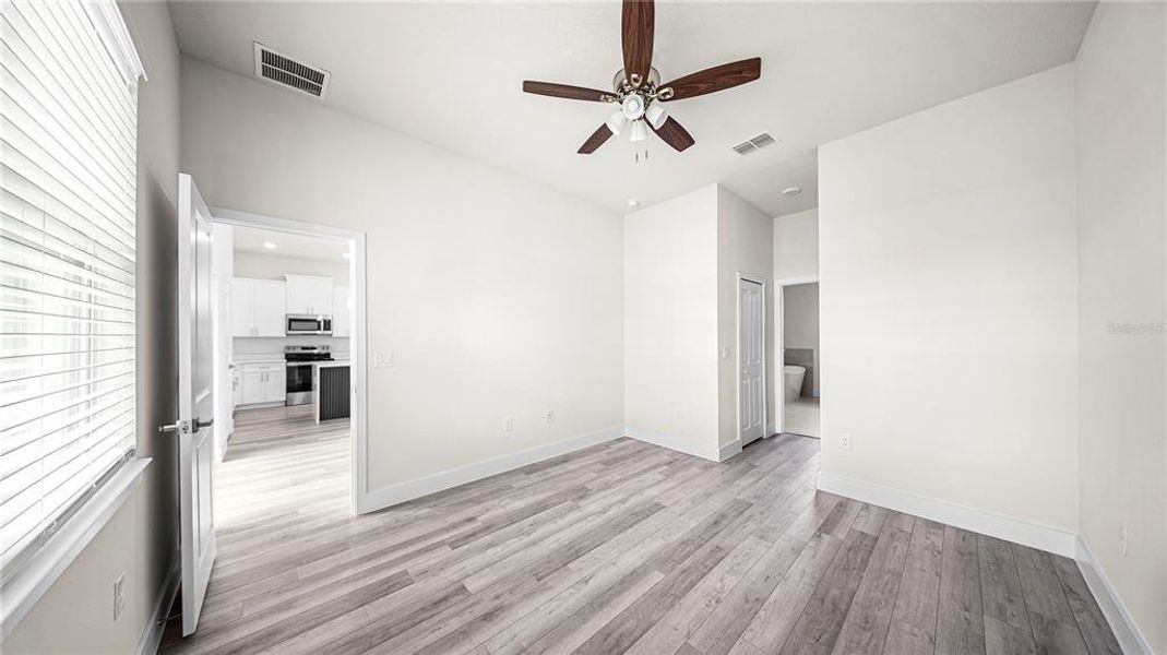 Spacious, unfurnished interior of a new home in , Port Charlotte (Image 37).