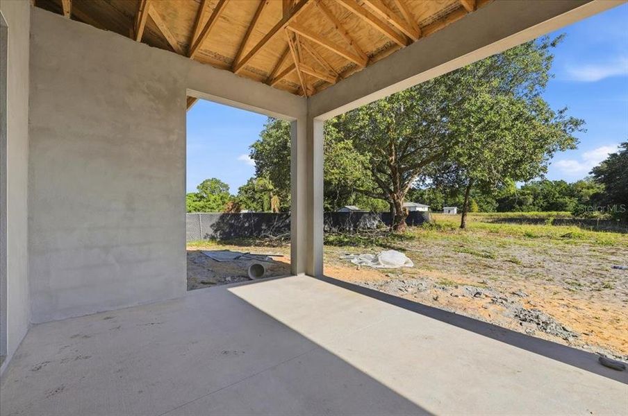 Exterior details and patio area of a home in , Avon Park (Image 5).