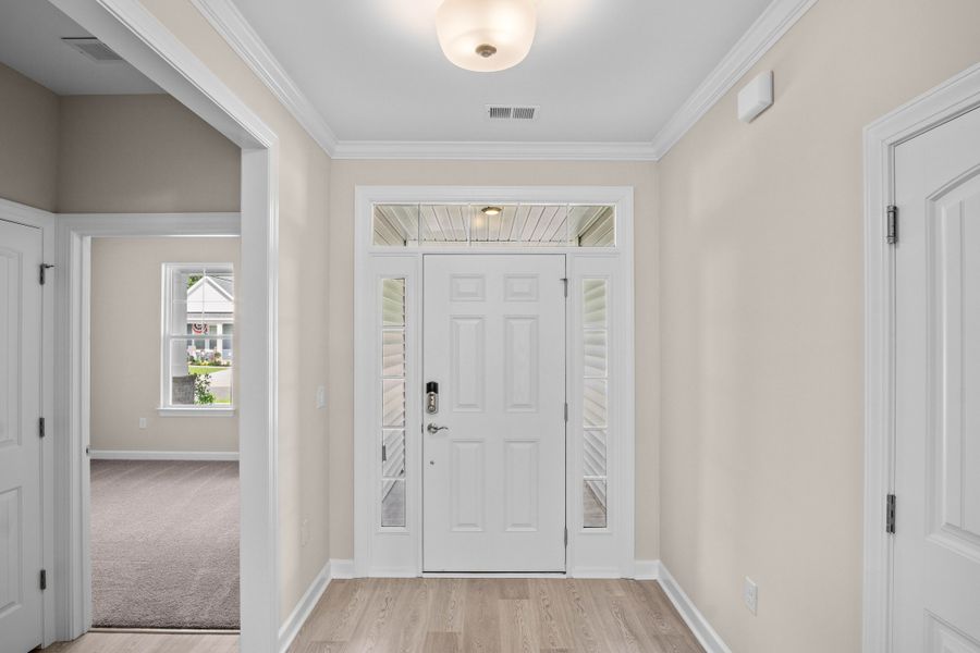Spacious, unfurnished interior of a new home in Coastal Club of the Carolinas, Calabash (Image 20).