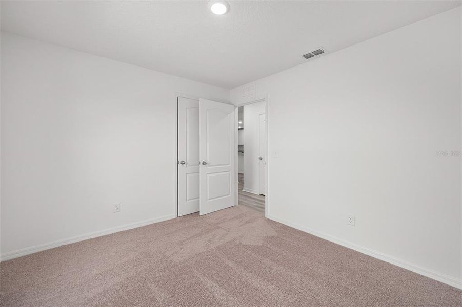 Spacious, unfurnished interior of a new home in Gum Lake Preserve, Lake Alfred (Image 21).