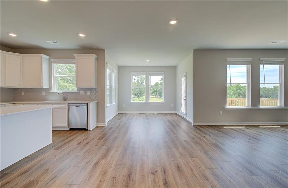 Spacious, unfurnished interior of a new home in Cooper Park, McDonough (Image 20).