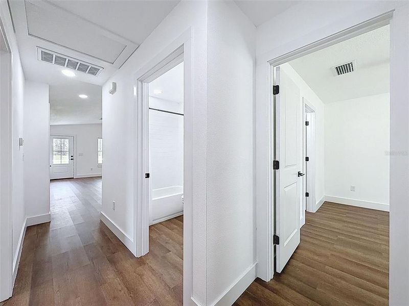 Spacious, unfurnished interior of a new home in , Weeki Wachee (Image 22).