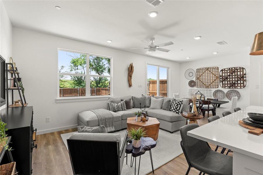 11. 730 Tower - Family (3) 11. 730 Tower - Family (3)