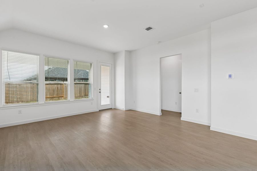 Spacious, unfurnished interior of a new home in Windcress, Cove (Image 28).