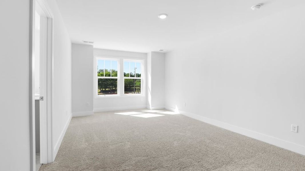 Spacious, unfurnished interior of a new home in Hidden Hills, Spartanburg (Image 27).