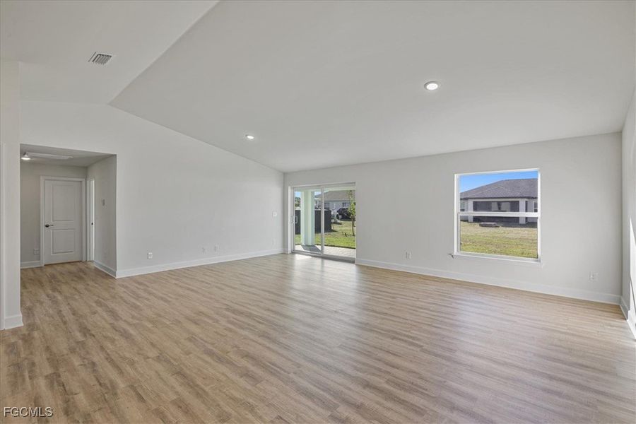 Spacious, unfurnished interior of a new home in Cape Coral, Cape Coral (Image 16).