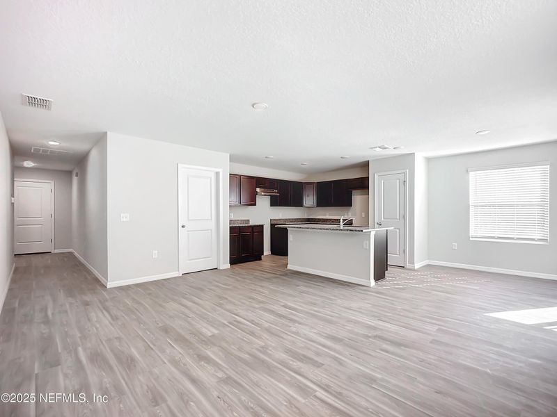 Spacious, unfurnished interior of a new home in , Jacksonville (Image 18).