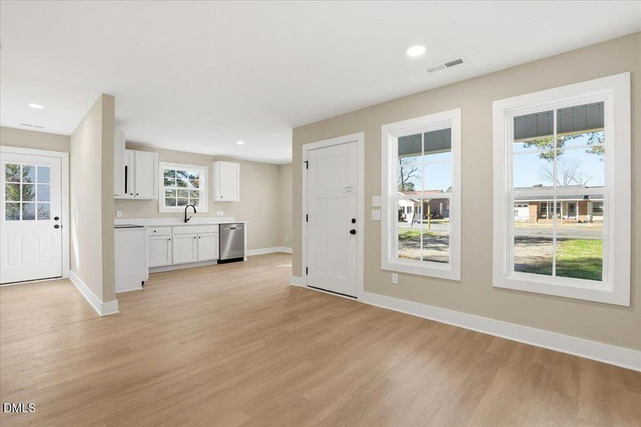 18-215 N Lumber St-18