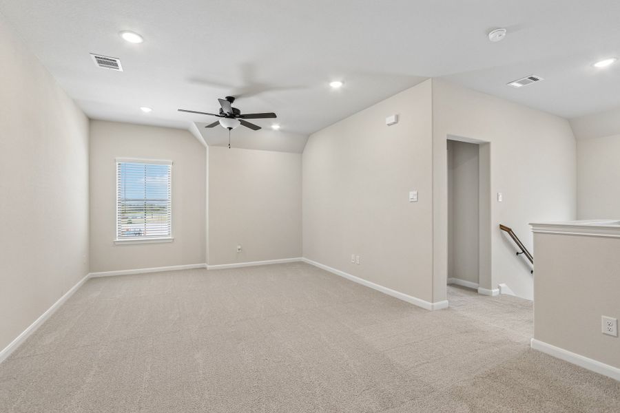 Spacious, unfurnished interior of a new home in Ribbonwood, Aubrey (Image 24).