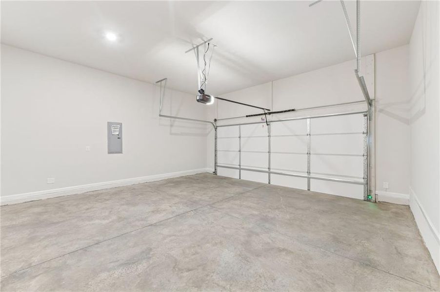 Spacious, unfurnished interior of a new home in Aberdeen, Hoschton (Image 29).