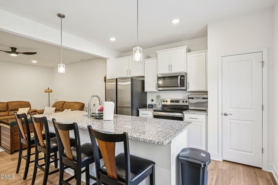 12-web-or-mls-Honeydew Way-S0710-012