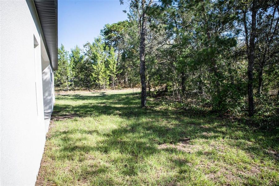 Exterior details and patio area of a home in , Weeki Wachee (Image 4).