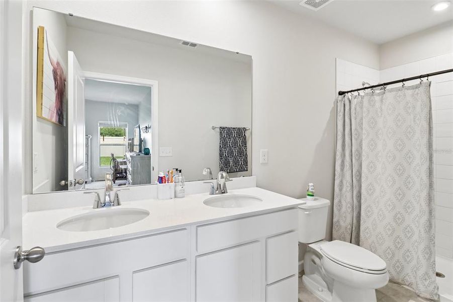 Furnished interior view inside a new home in , Sumterville (Image 37).
