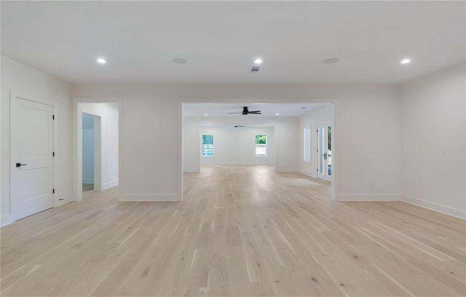 Spacious, unfurnished interior of a new home in , Alpharetta (Image 48).