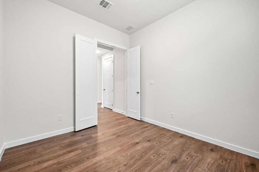 Spacious, unfurnished interior of a new home in 6 Creeks at Waterridge, Kyle (Image 13).