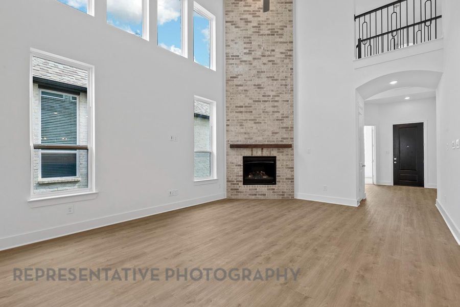 Spacious, unfurnished interior of a new home in Riceland, Mont Belvieu (Image 22).