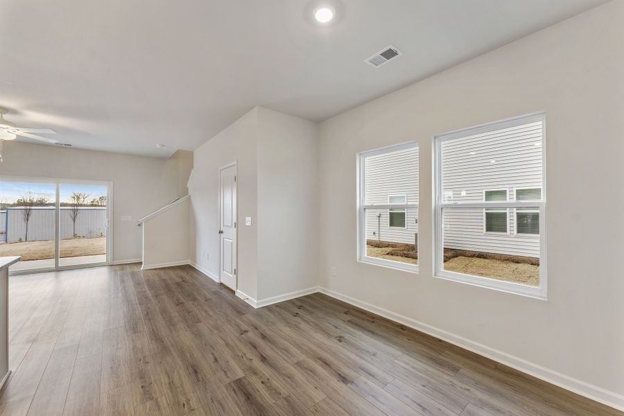 Spacious, unfurnished interior of a new home in Tucker Ridge, Pendleton (Image 13).