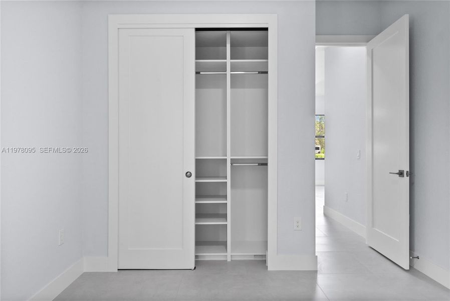 Spacious, unfurnished interior of a new home in , Naples (Image 34).