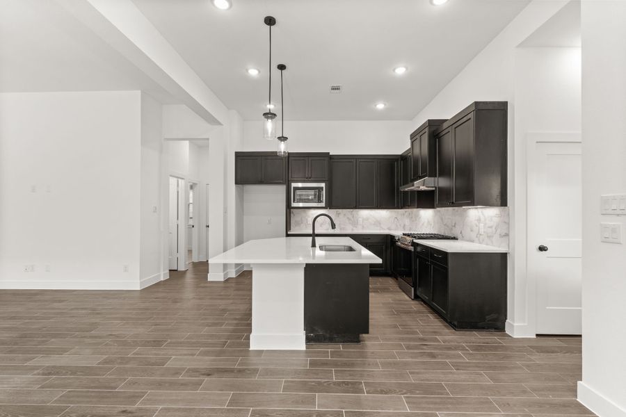 Furnished interior view inside a new home in Beacon Point, Texas City (Image 5).