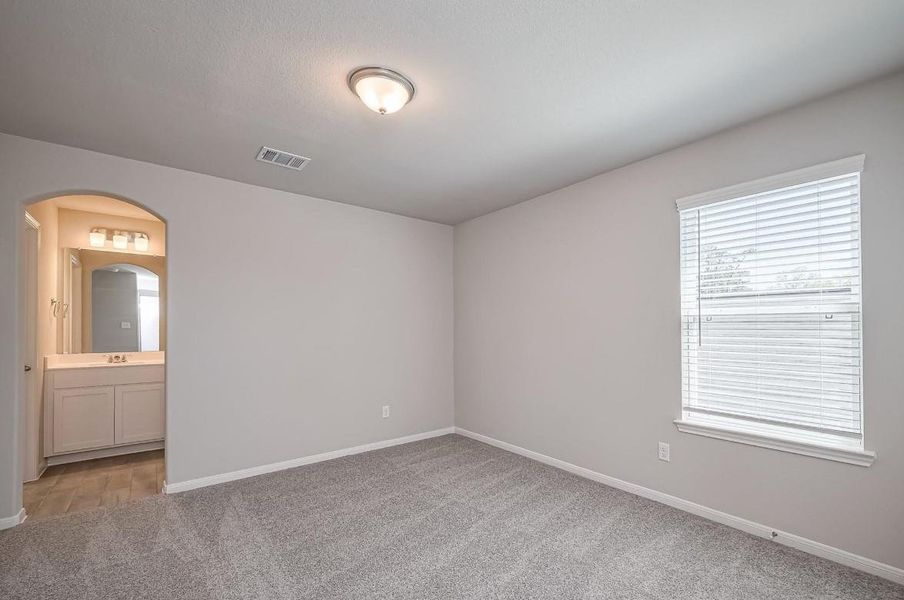 Spacious, unfurnished interior of a new home in River Ranch, Dayton (Image 17).