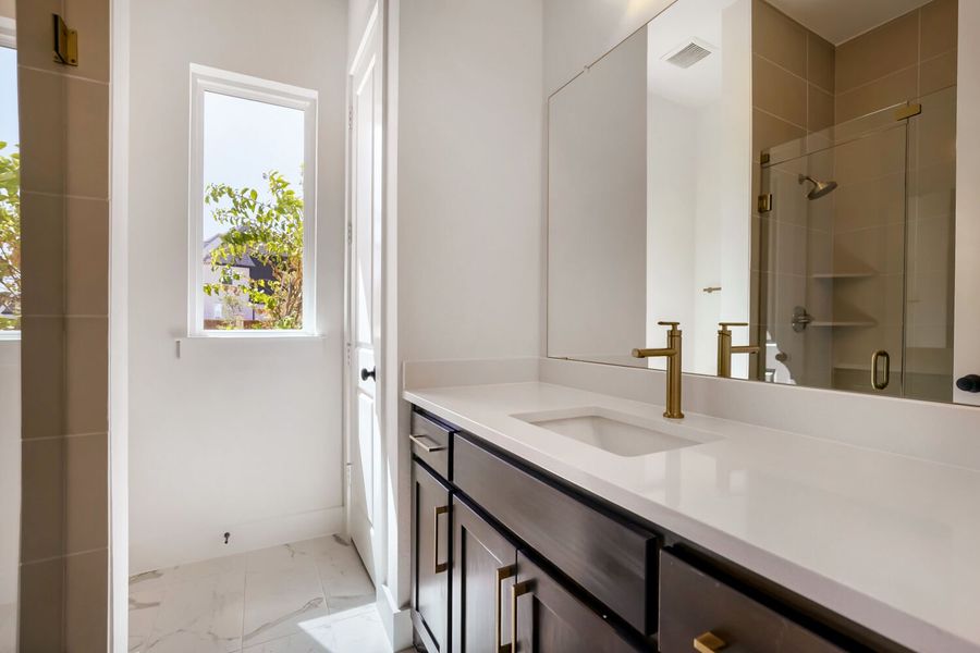 791 Falls - Primary Bathroom