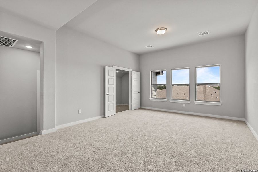 Spacious, unfurnished interior of a new home in Foxbrook, Cibolo (Image 35).
