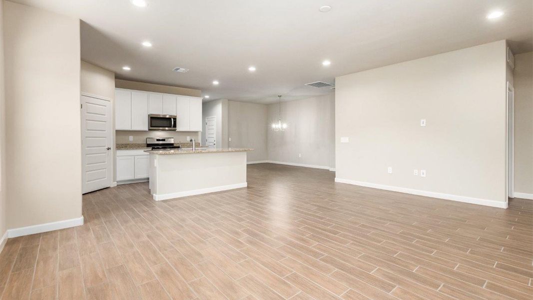 Spacious, unfurnished interior of a new home in Sycamore Vista, Vail (Image 14).