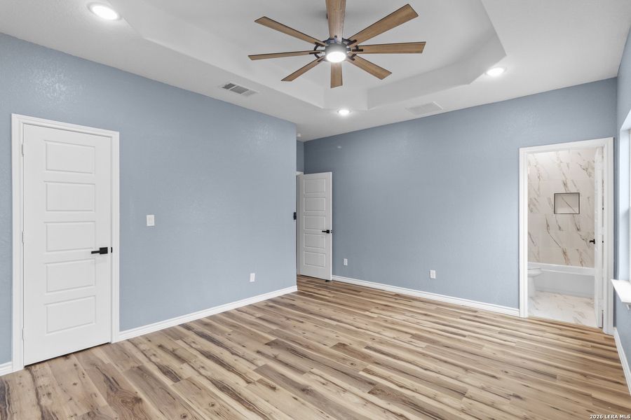 Spacious, unfurnished interior of a new home in , San Antonio (Image 18).