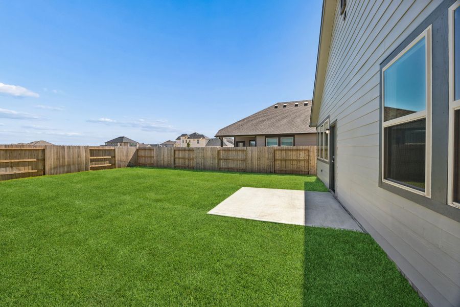 Exterior details and patio area of a home in Riviera Pines, Huffman (Image 3).