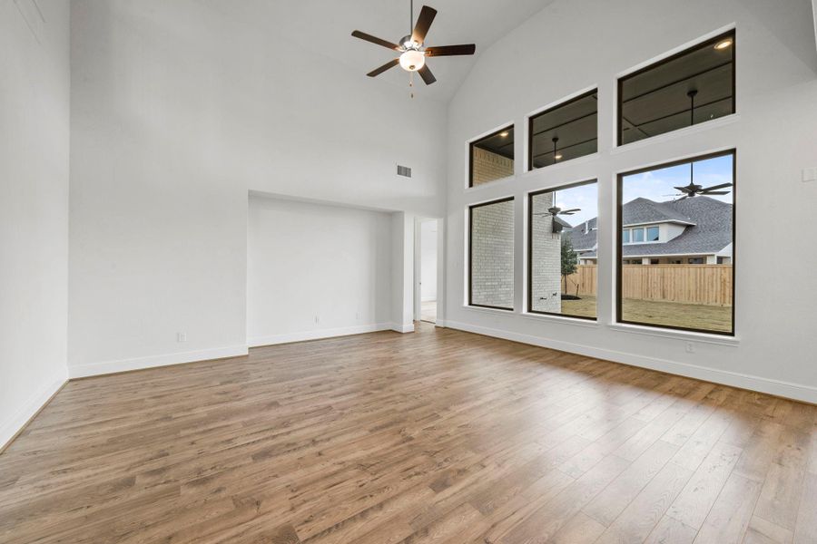 Spacious, unfurnished interior of a new home in Bridgeland 55', Cypress (Image 25).