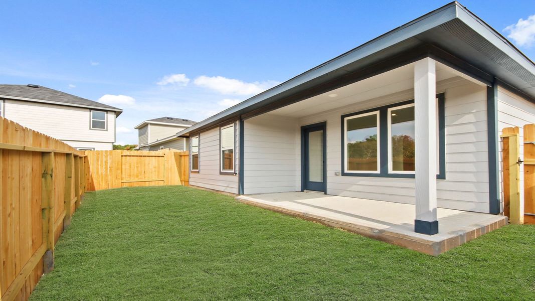 Representative exterior details of a home built from the Amber by D.R. Horton in Lake Conroe Cove, Willis (Image 4). Representative exterior details of a home built from the Amber by D.R. Horton in Lake Conroe Cove, Willis (Image 4).