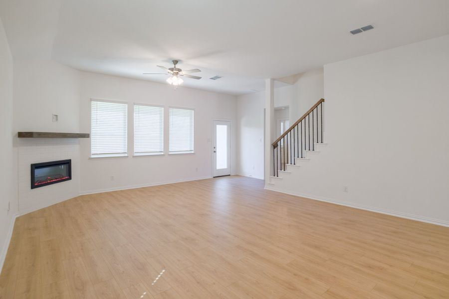 Spacious, unfurnished interior of a new home in Verandah, Royse City (Image 21).