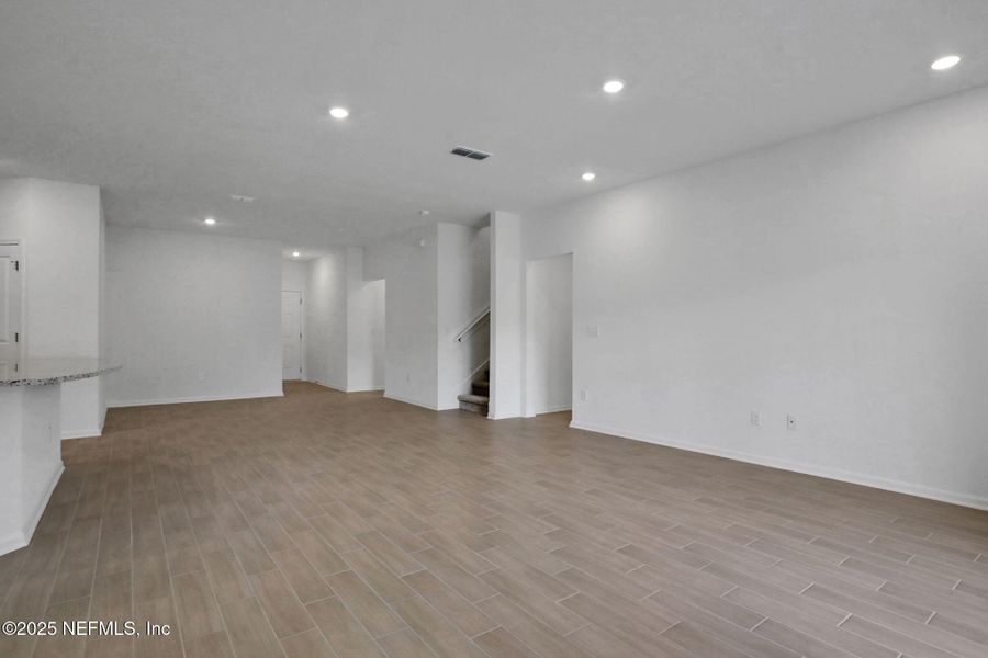 Spacious, unfurnished interior of a new home in Bellbrooke, Jacksonville (Image 29).