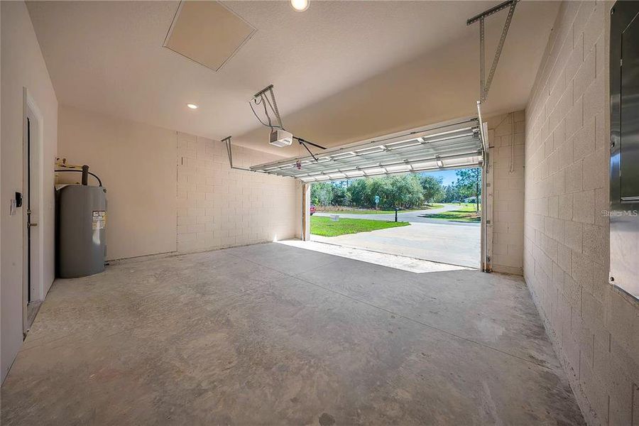 Spacious, unfurnished interior of a new home in , Ocala (Image 61).