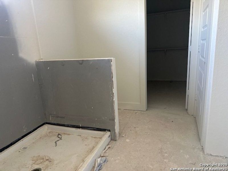 Spacious, unfurnished interior of a new home in Heimer Estates at Garden Ridge, San Antonio (Image 13).